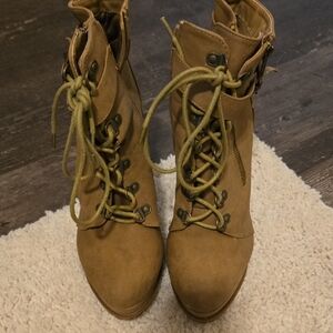 Elegant Lace-Up Tan Boots for Women